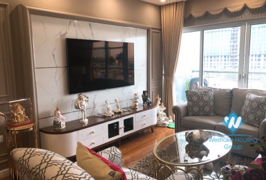 A charming, modern 3 bedroom apartment in Lancaster Building for rent